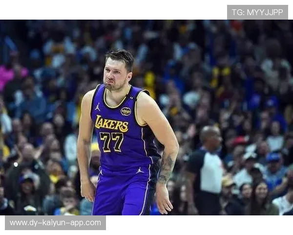 东契奇连续助攻带动攻势，独行侠掌控比赛节拍